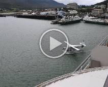 T02_7732 Juneau Harbor Seaplane Base (5Z1) - en daar gaan ze in duo in de lucht.