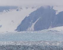 C02_5765 Disenchantment Bay - Hubbard gletsjer, de gletsjer is hier een 200 meter hoog maar de bodem is bijna 300 meter onder water.