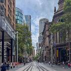 IXV_2217 Sydney - George Street - George Street loopt dwars door het stadscentrum van de haven naar de buitenwijken. Hier kan je leuk shoppen.