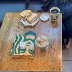 IXV_2255 Een eenvoudige lunch, bij Starbucks om de hoek