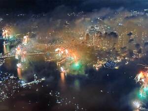 NYE New Years Eve, het wereldvermaarde nieuwjaarsvuurwerk. De stad stond al van 's morgens in rep en roer. Wij hadden een...