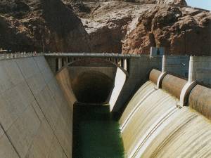 Hoover Dam Los Angeles en Las Vegas kunnen niet zonder stroom en water. De Hoover dam is een van de vele projecten om hun honger te...