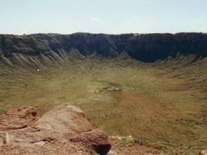 Meteor Crater Wil je eens rondlopen op de maan? Kom dan alvast hier eens oefenen. De astronauten deden het je voor.